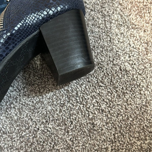 Vionic Anne Leather Zip Booties - Picture 3 of 11